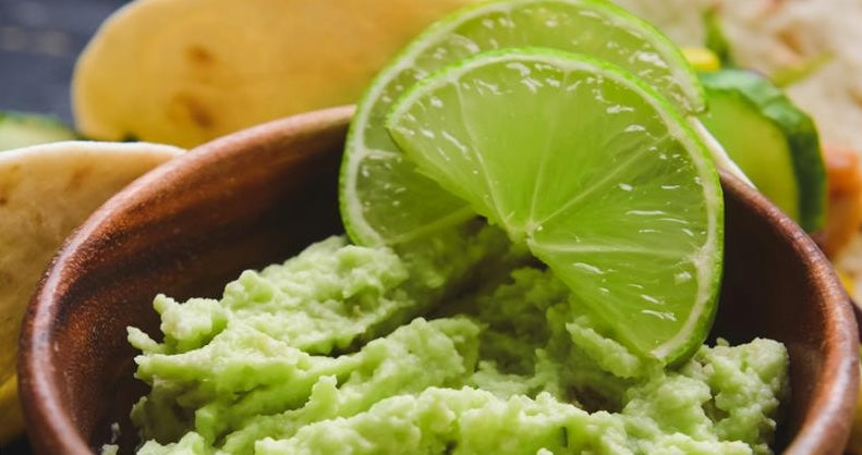 Améliorez votre jeu de guacamole avec la puissance du couteau multifonction Salton WizNMix !